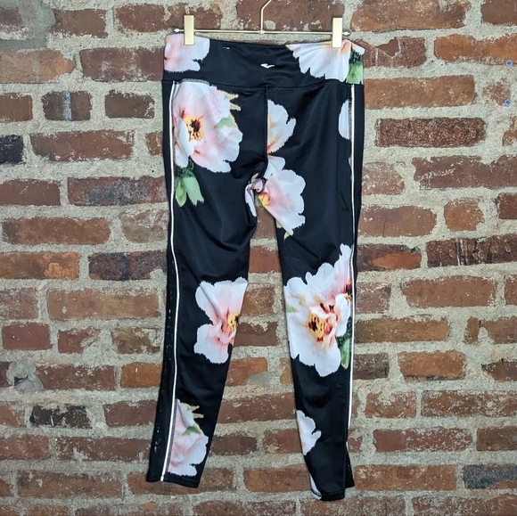 Everlast Medium Black & Floral Leggings w/ Reflective Stripe on Sides - Picture 3 of 6